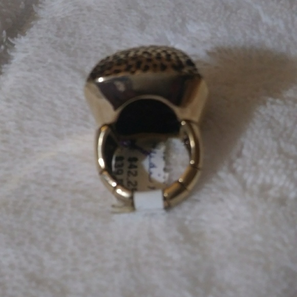 Gorgeous Gold Tone Stretch Pyramid Ring🌷 - Picture 7 of 7